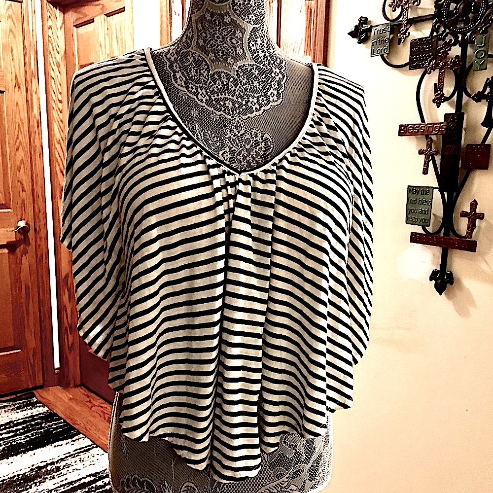 Living doll short bat wing Slimming Striped Black and White Soft Comfortable Top - Picture 6 of 6